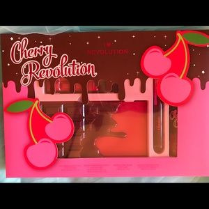 Cherry Chocolate - I Heart Revolution Makeup Set